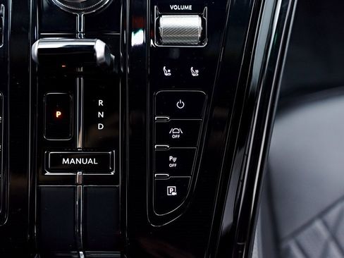 Used 2024 Aston Martin DB12 Coupe image 65