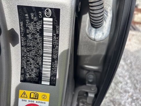 Used 2018 Lexus ES 350 w/ Navigation System Package image 3