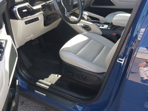 Used 2025 Kia Telluride S FWD image 16