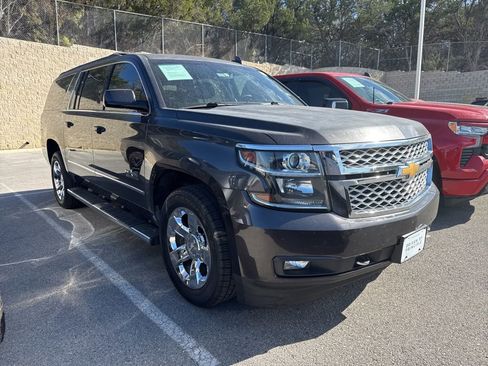 Used 2018 Chevrolet Suburban LT w/ LT Signature Package image 2