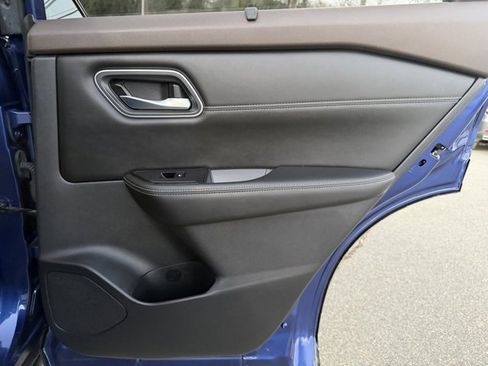 Used 2021 Nissan Rogue SV w/ Premium Package image 33