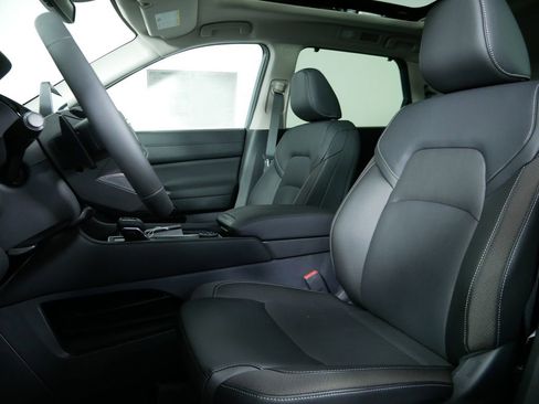 New 2026 Nissan Pathfinder SL w/ SL Premium Package AWD/4WD image 16
