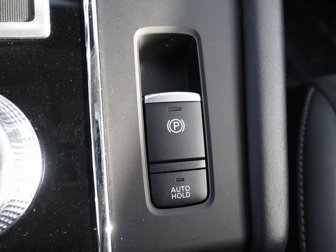 Used 2024 Mitsubishi Outlander 4WD Plug-In Hybrid image 9