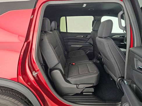 Used 2025 Chevrolet Traverse LT w/ Driver Confidence Package image 12