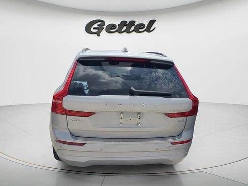 Used 2022 Volvo XC60 B5 Momentum w/ Advanced Package FWD image 4