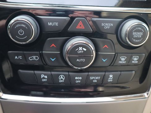 Used 2020 Jeep Grand Cherokee Limited image 23