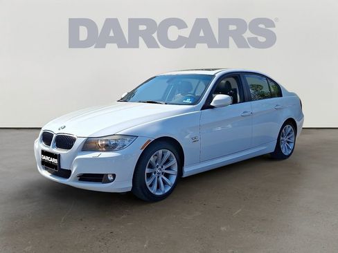 Used 2011 BMW 328i xDrive Sedan AWD/4WD image 3