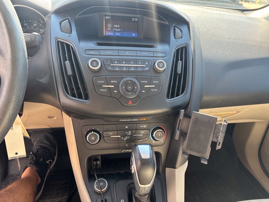 Used 2015 Ford Focus SE FWD image 11