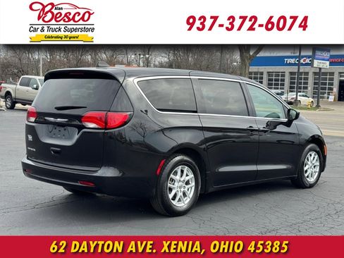 Used 2021 Chrysler Voyager LX image 4
