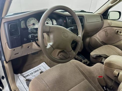 Used 2004 Toyota Tacoma 2WD Xtracab image 9
