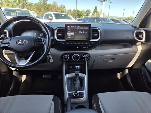 Used 2023 Hyundai Venue SEL FWD image 15