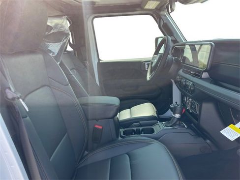 New 2025 Jeep Gladiator Sport image 15