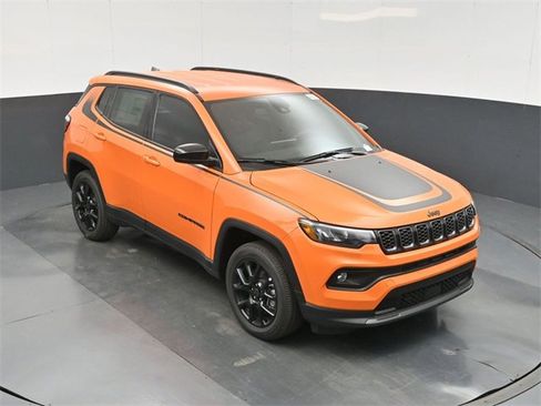 New 2026 Jeep Compass Latitude w/ Mopar Graphics Package image 34