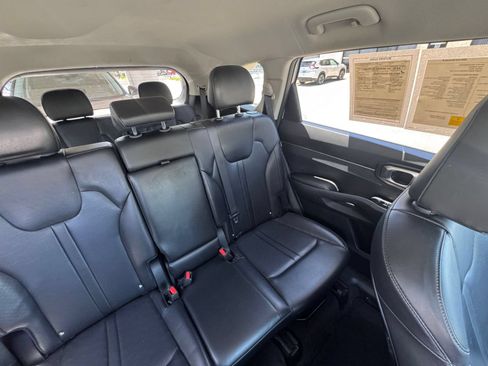 Used 2024 Kia Sorento S FWD image 40