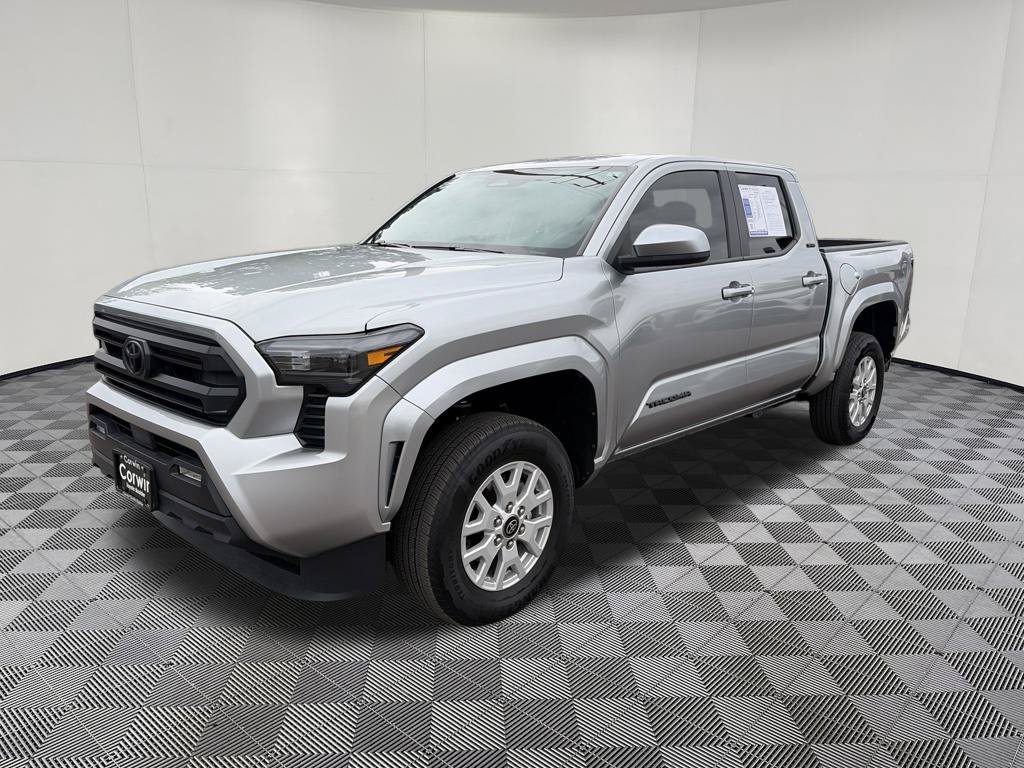 Used 2025 Toyota Tacoma SR5 AWD/4WD image 4