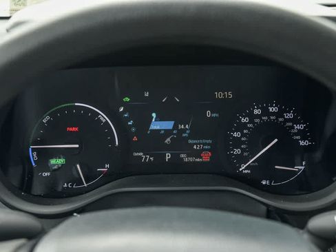 Used 2025 Toyota Sienna LE FWD image 25