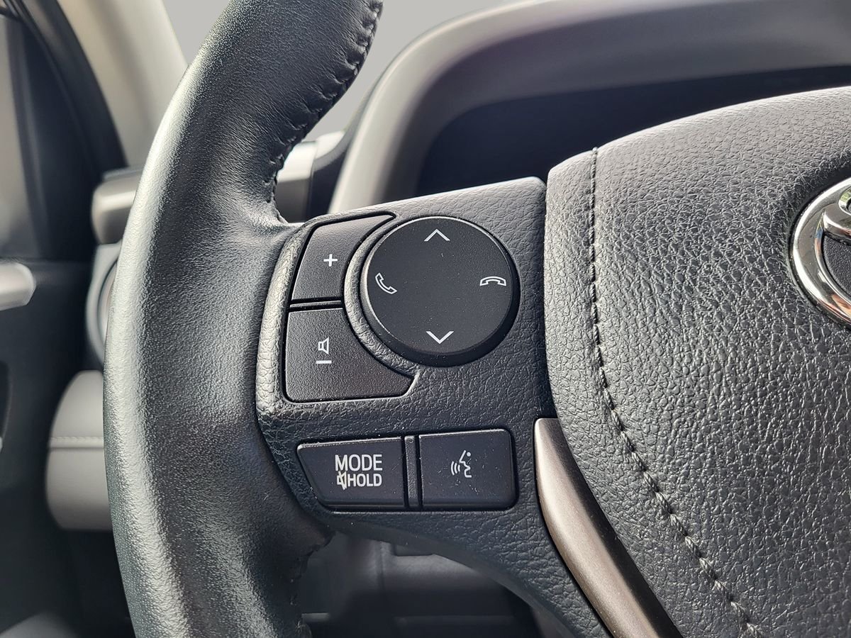 Used 2016 Toyota RAV4 XLE AWD/4WD image 22