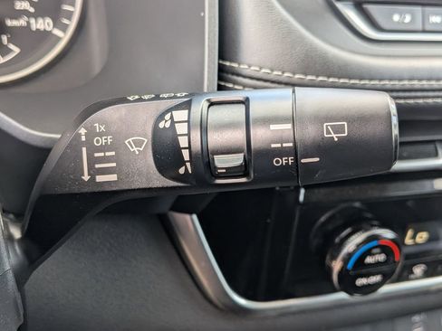 Used 2023 Nissan Rogue SV AWD/4WD image 19