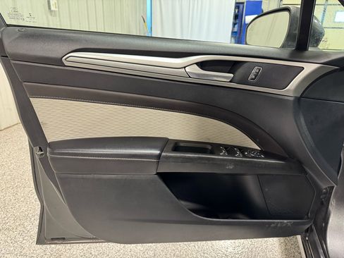 Used 2019 Ford Fusion SE w/ Equipment Group 151A image 22