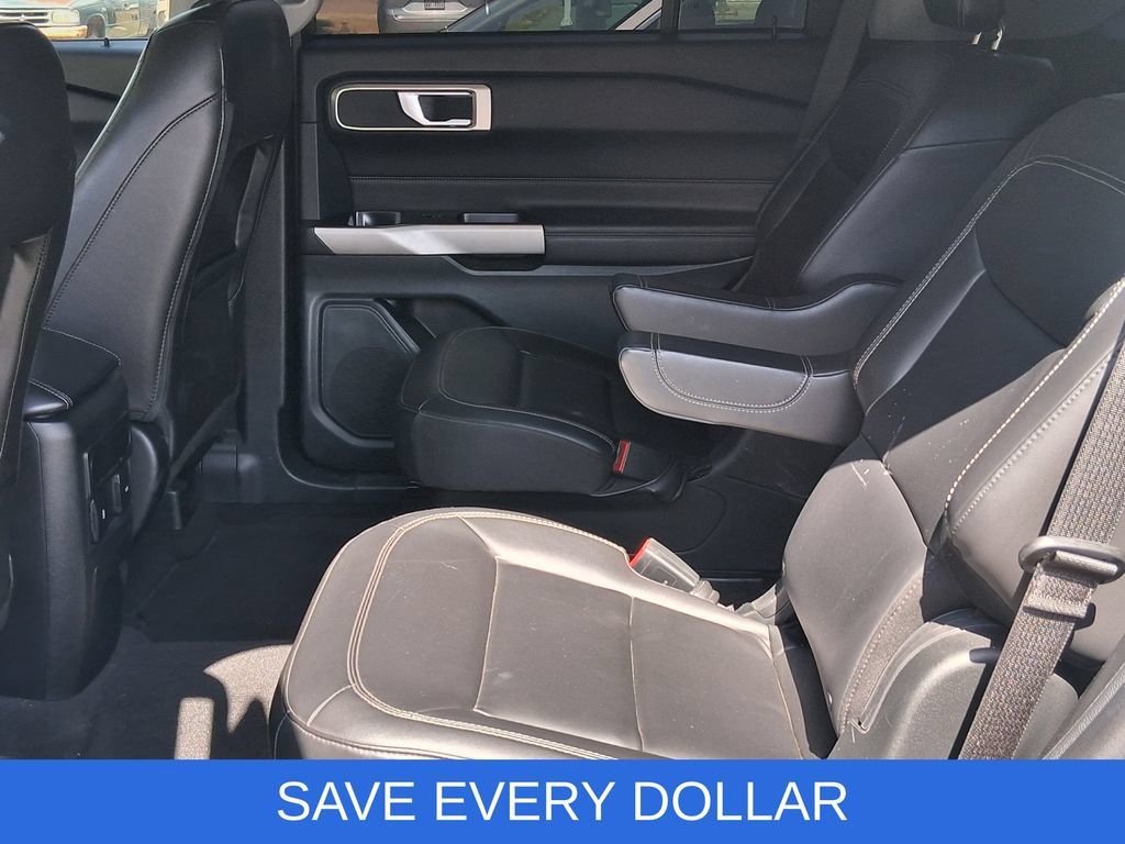 Used 2023 Ford Explorer XLT w/ Equipment Group 202A RWD image 14