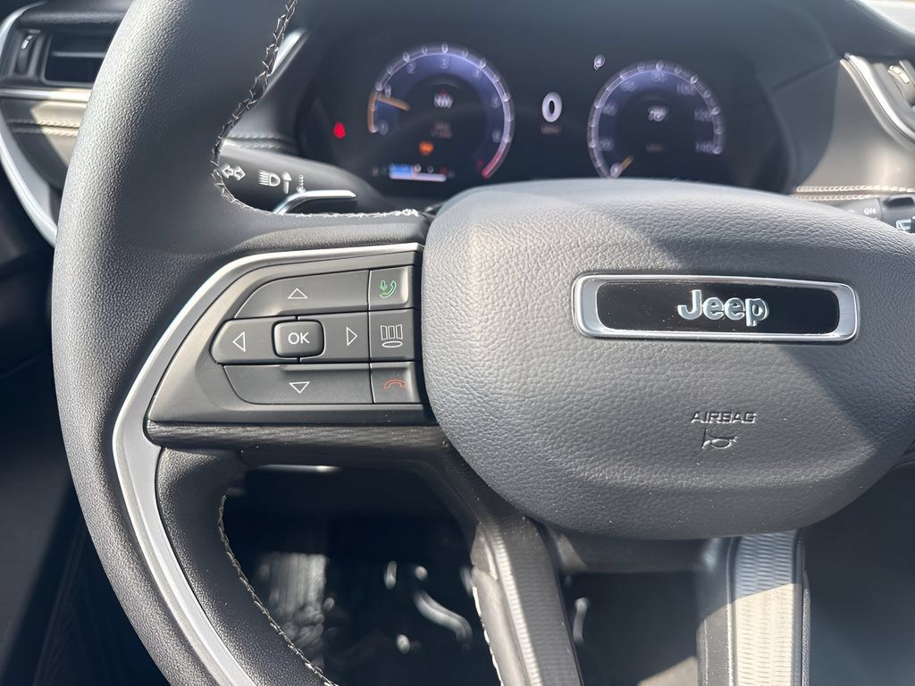 Used 2024 Jeep Grand Cherokee Altitude AWD/4WD image 14