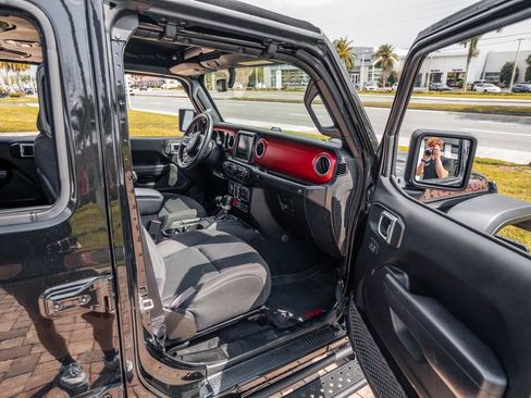 Used 2022 Jeep Wrangler Unlimited Rubicon AWD/4WD image 33