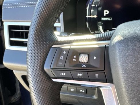 Used 2024 Mitsubishi Outlander 4WD Plug-In Hybrid image 18