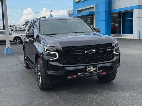 Used 2024 Chevrolet Tahoe Z71 w/ Luxury Package AWD/4WD image 3