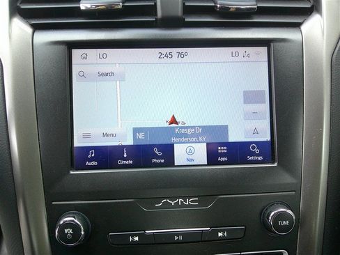 Used 2020 Ford Fusion SE FWD image 13