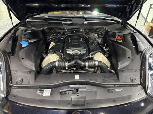 Used 2015 Porsche Cayenne Turbo image 19