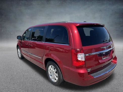 Used 2013 Chrysler Town & Country Touring FWD image 3