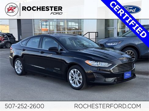 Certified 2019 Ford Fusion SE image 1