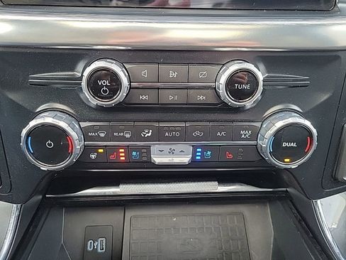 Used 2022 Ford F150 Lariat w/ Equipment Group 502A High AWD/4WD image 25