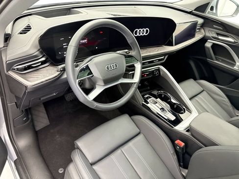 Certified 2025 Audi Q5 Prestige AWD/4WD image 9
