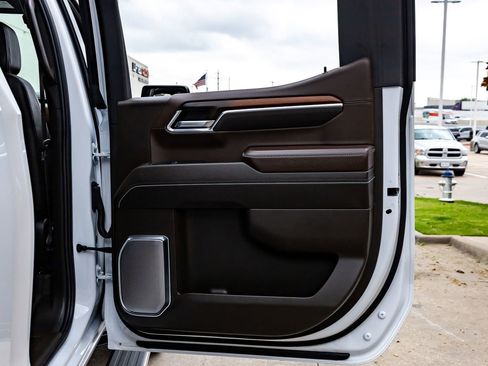 Used 2025 GMC Sierra 1500 Denali w/ Denali Reserve Package AWD/4WD image 40