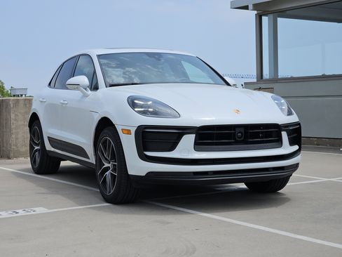 Certified 2026 Porsche Macan AWD/4WD image 10