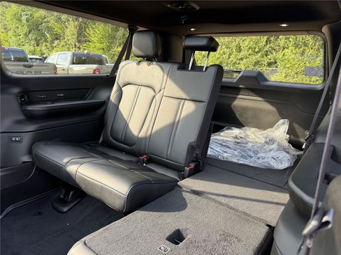 New 2025 Jeep Wagoneer L Series II AWD/4WD image 17
