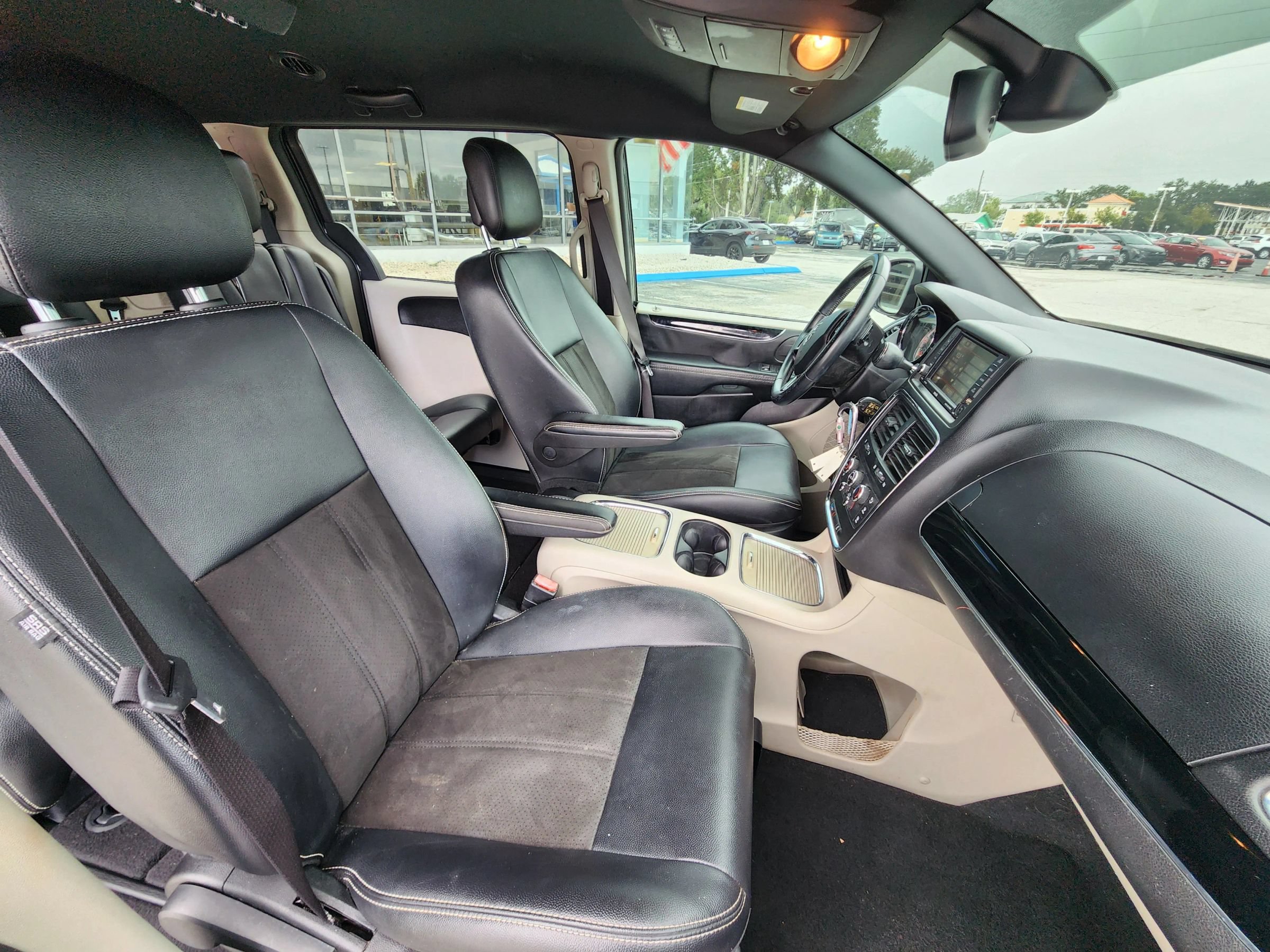 Used 2019 Dodge Grand Caravan SXT FWD image 11