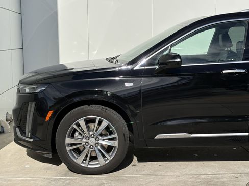 Certified 2025 Cadillac XT6 Premium Luxury AWD/4WD image 5