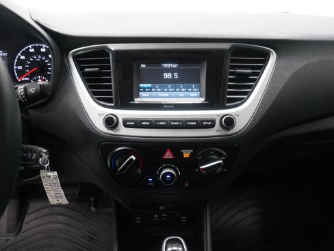 Used 2022 Hyundai Accent SE w/ Cargo Package FWD image 16