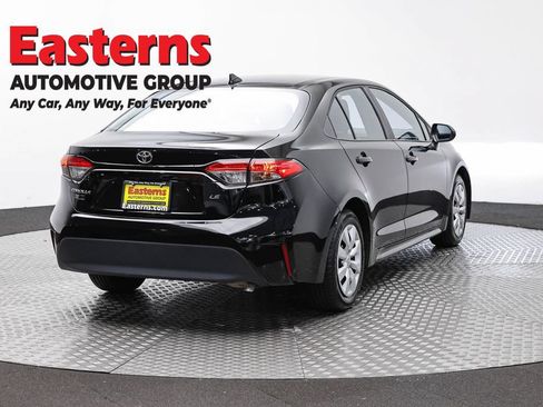 Used 2025 Toyota Corolla LE FWD image 5