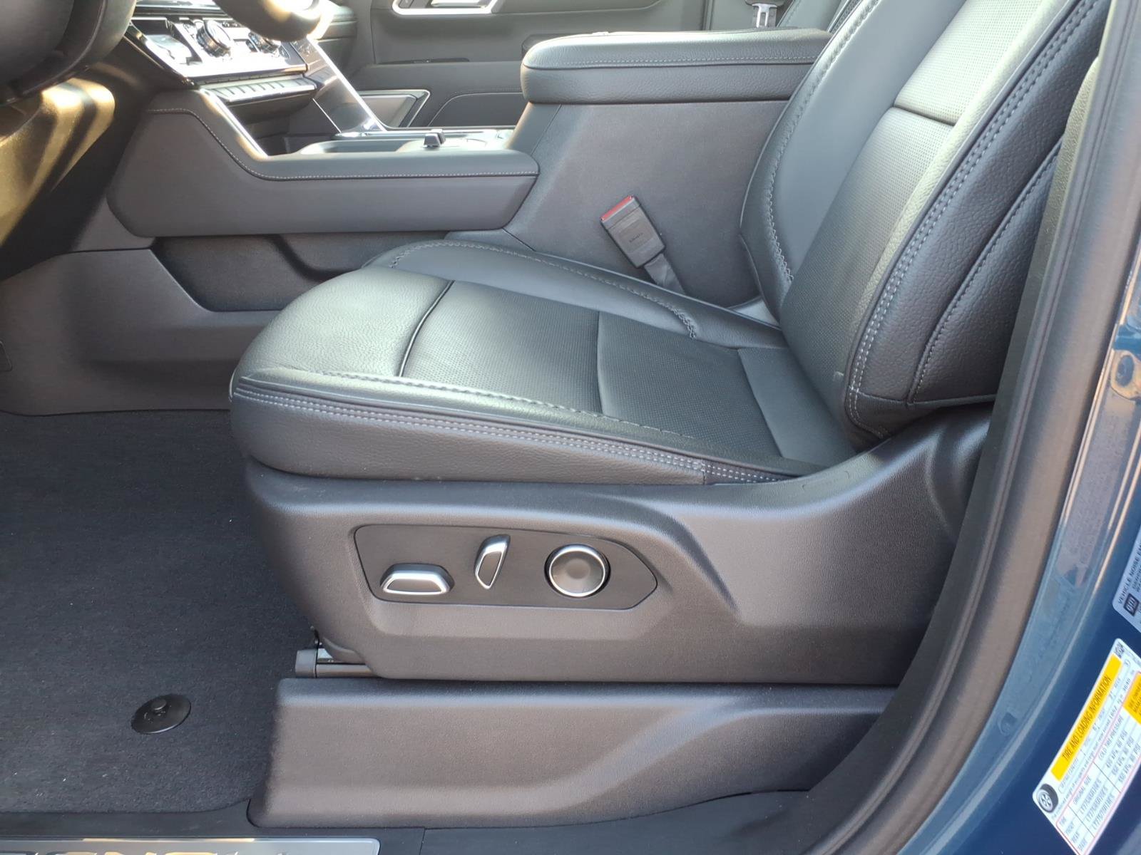 Used 2026 GMC Sierra 3500 Denali AWD/4WD image 11