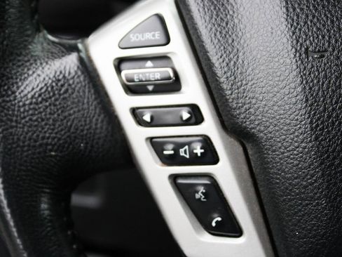 Used 2021 Nissan Titan SV w/ SV Convenience Package image 21