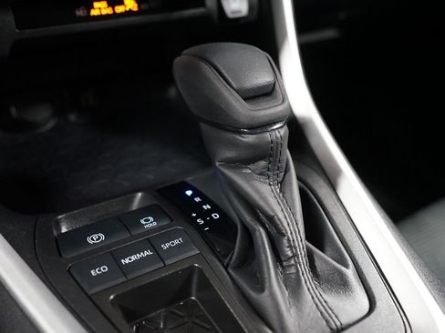 Certified 2025 Toyota RAV4 LE image 21