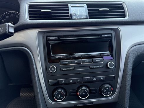 Used 2014 Volkswagen Passat 1.8T Wolfsburg Edition image 17