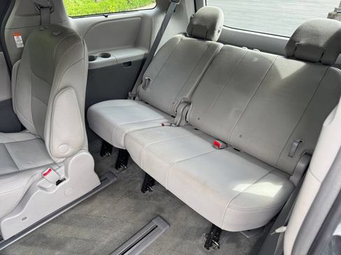 Used 2015 Toyota Sienna XLE w/ XLE Navigation Package AWD/4WD image 16
