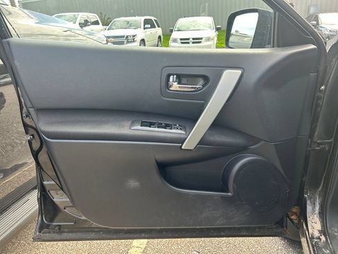 Used 2012 Nissan Rogue SV FWD image 7