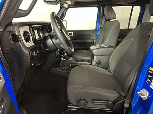 Used 2024 Jeep Wrangler Unlimited Sahara AWD/4WD image 10