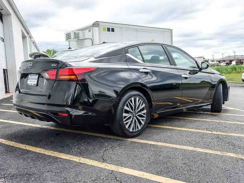 Used 2024 Nissan Altima 2.5 SV FWD image 6