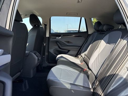 New 2025 Volkswagen Tiguan SE image 14